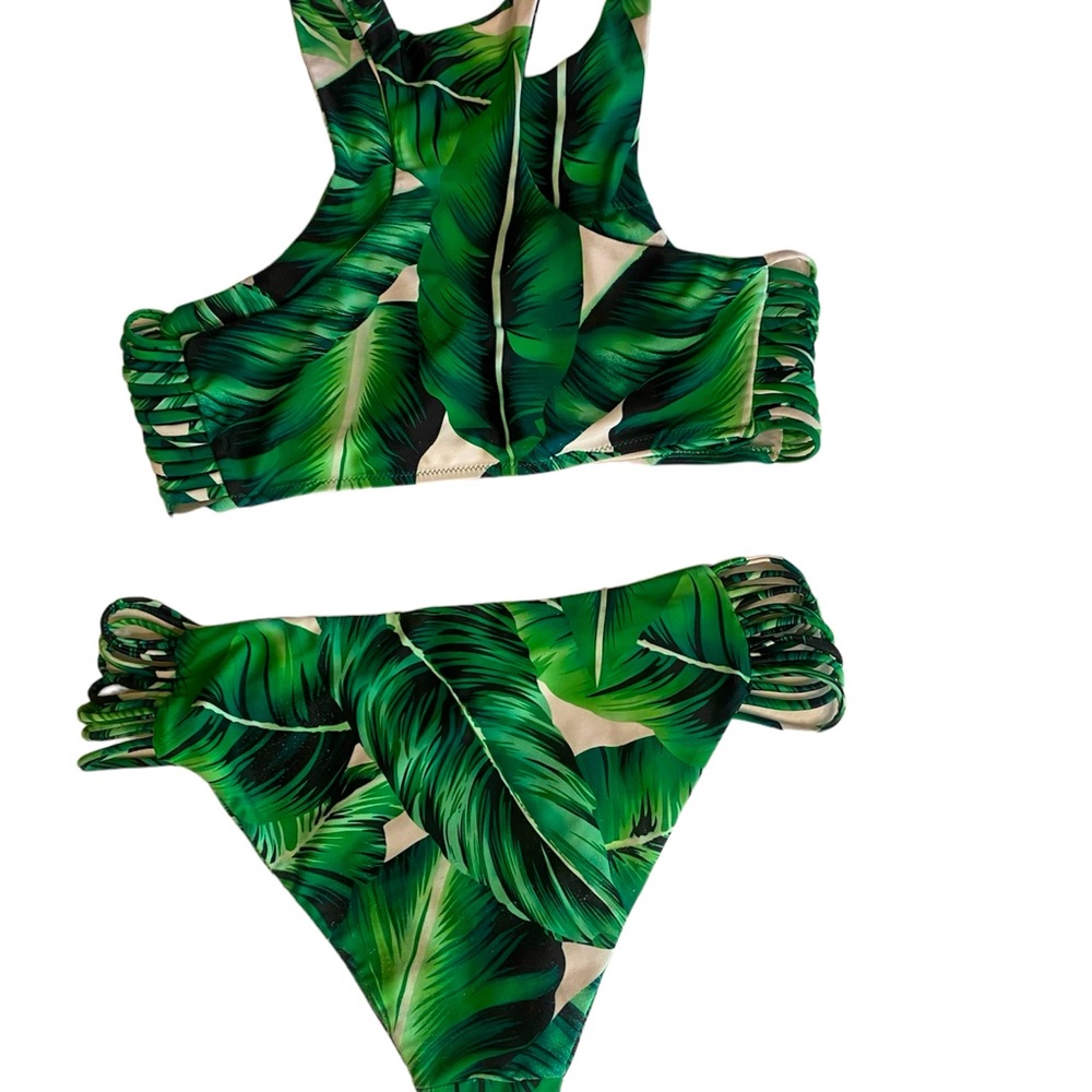 Cupshe Tropical Leaves Tank Bikini
Two Piece Green/Black - Picture 2 of 8